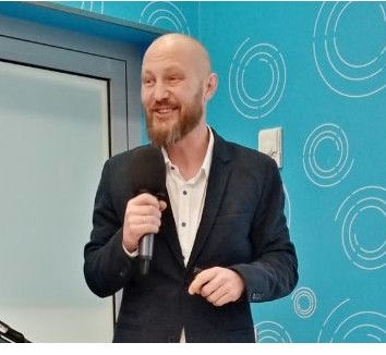 Андрей Комраков